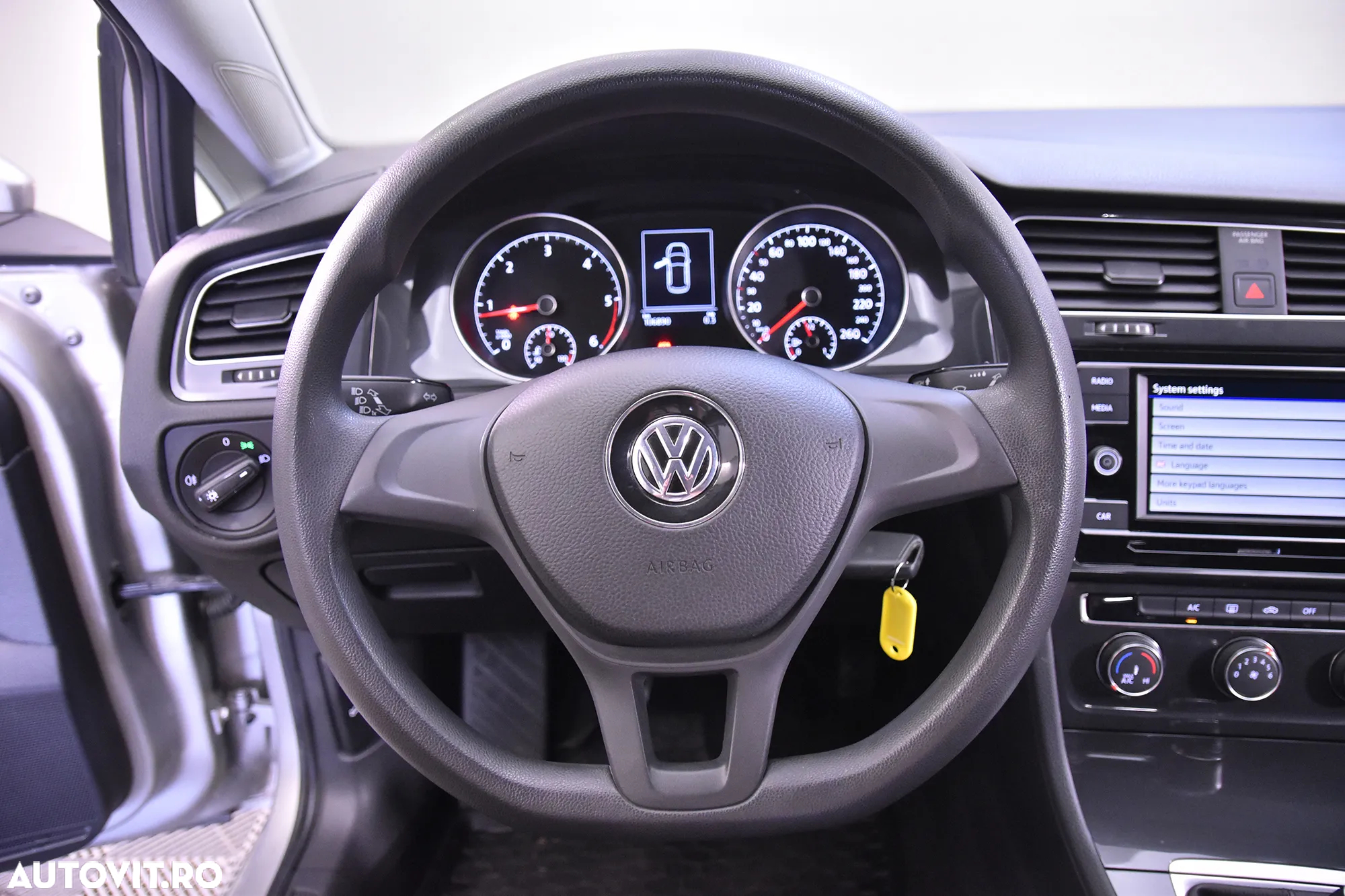 Volkswagen Golf - 15