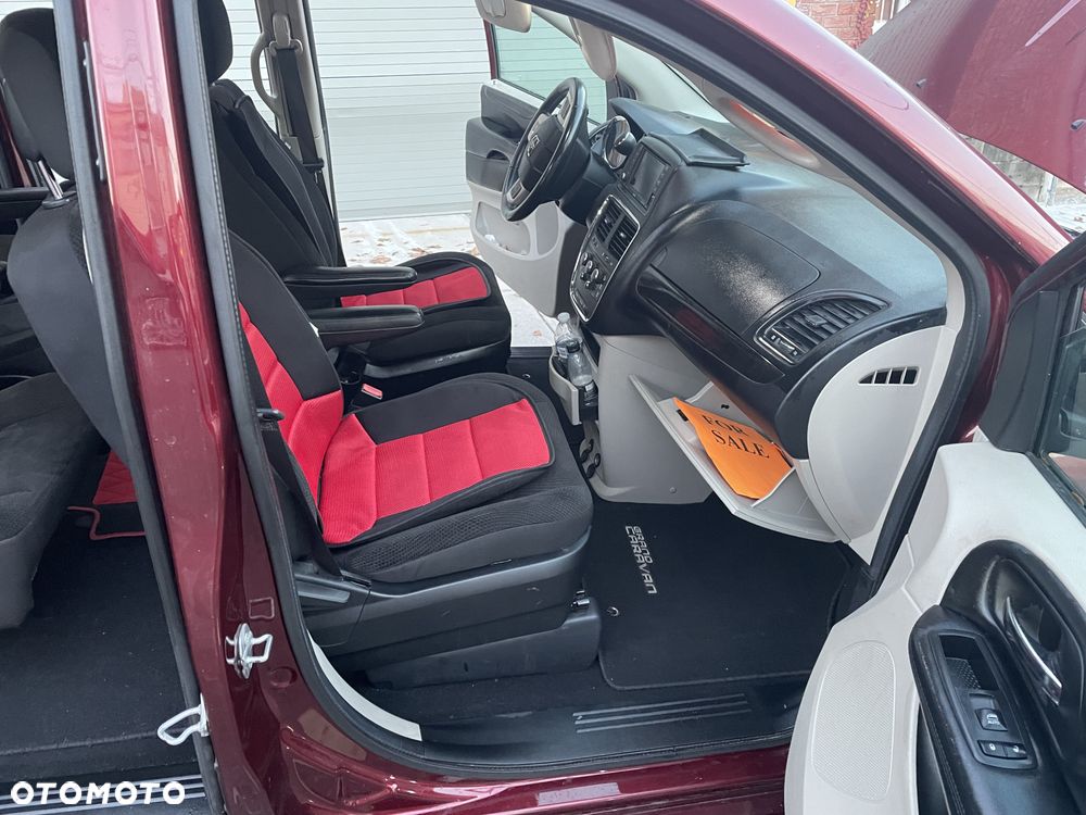 Dodge Grand Caravan - 12