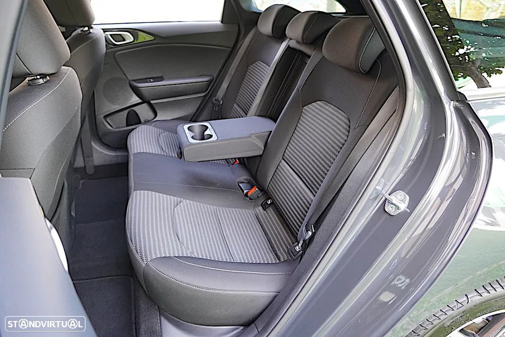 Kia Ceed SW 1.6 CRDi MHEV Dynamic - 18