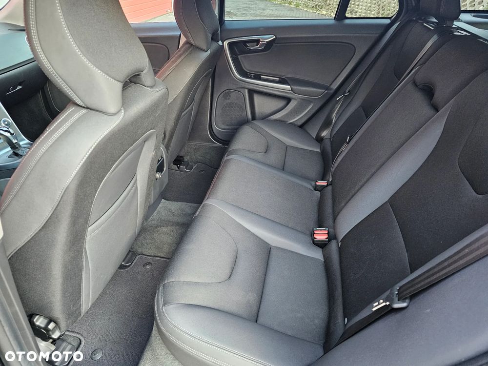 Volvo V60 D4 Drive-E Momentum - 10