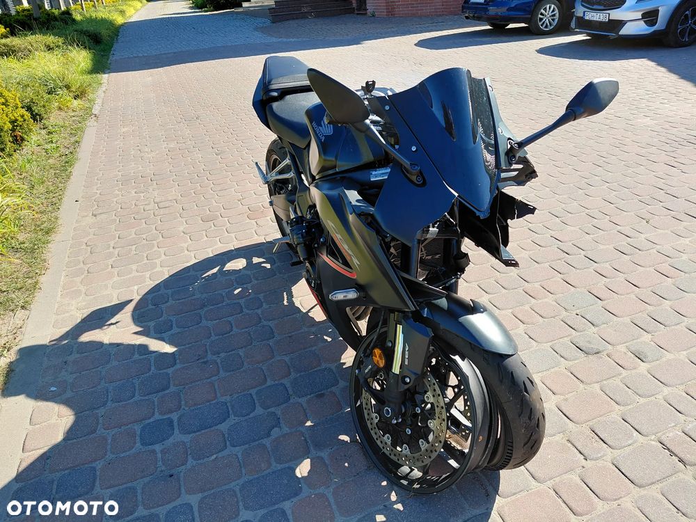 Honda CBR - 8