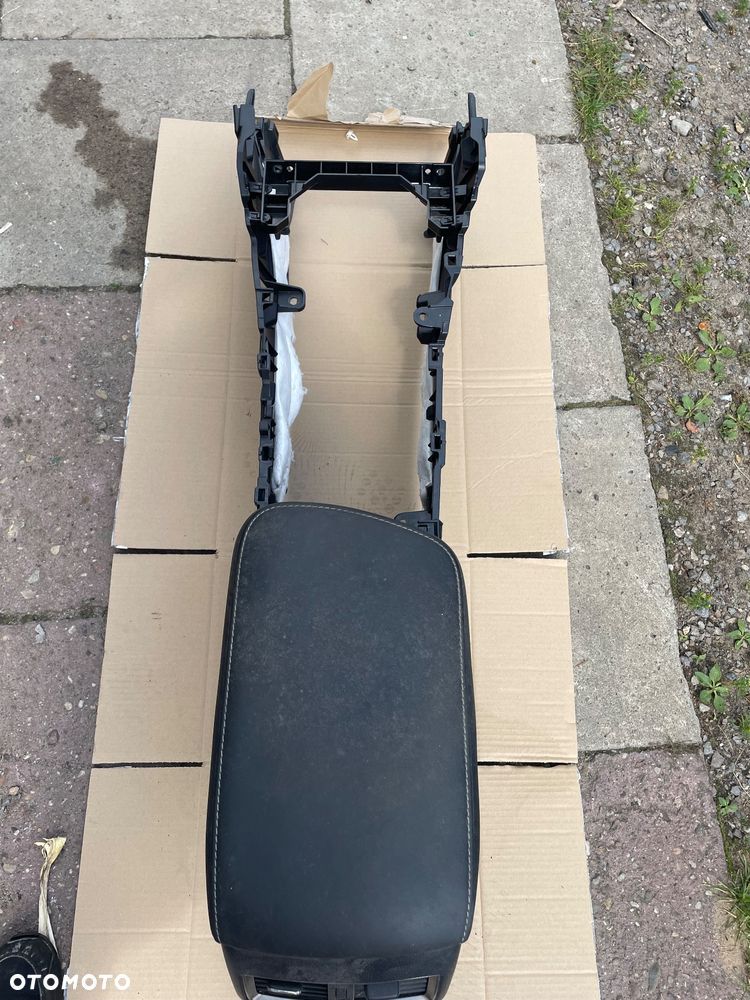 PODŁOKIETNIK LEXUS NX300H 2014-2021