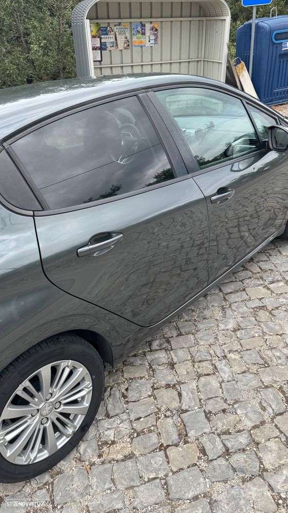 Peugeot 208 1.2 PureTech Style - 14