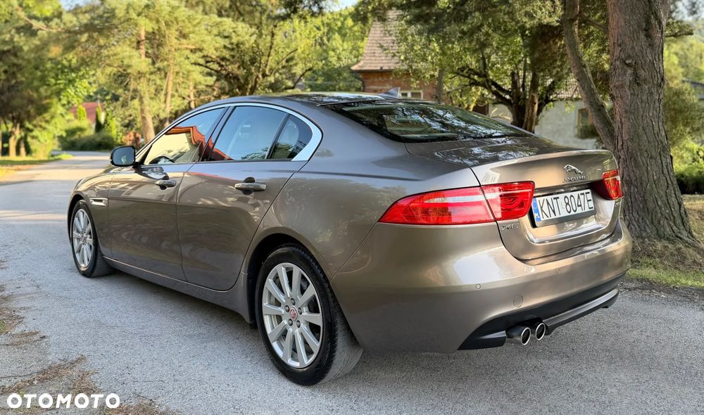 Jaguar XE D180 R-Dynamic S - 10
