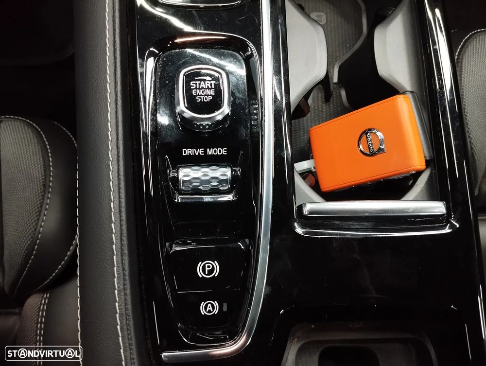 Volvo S60 2.0 T8 PHEV R-Design AWD - 32