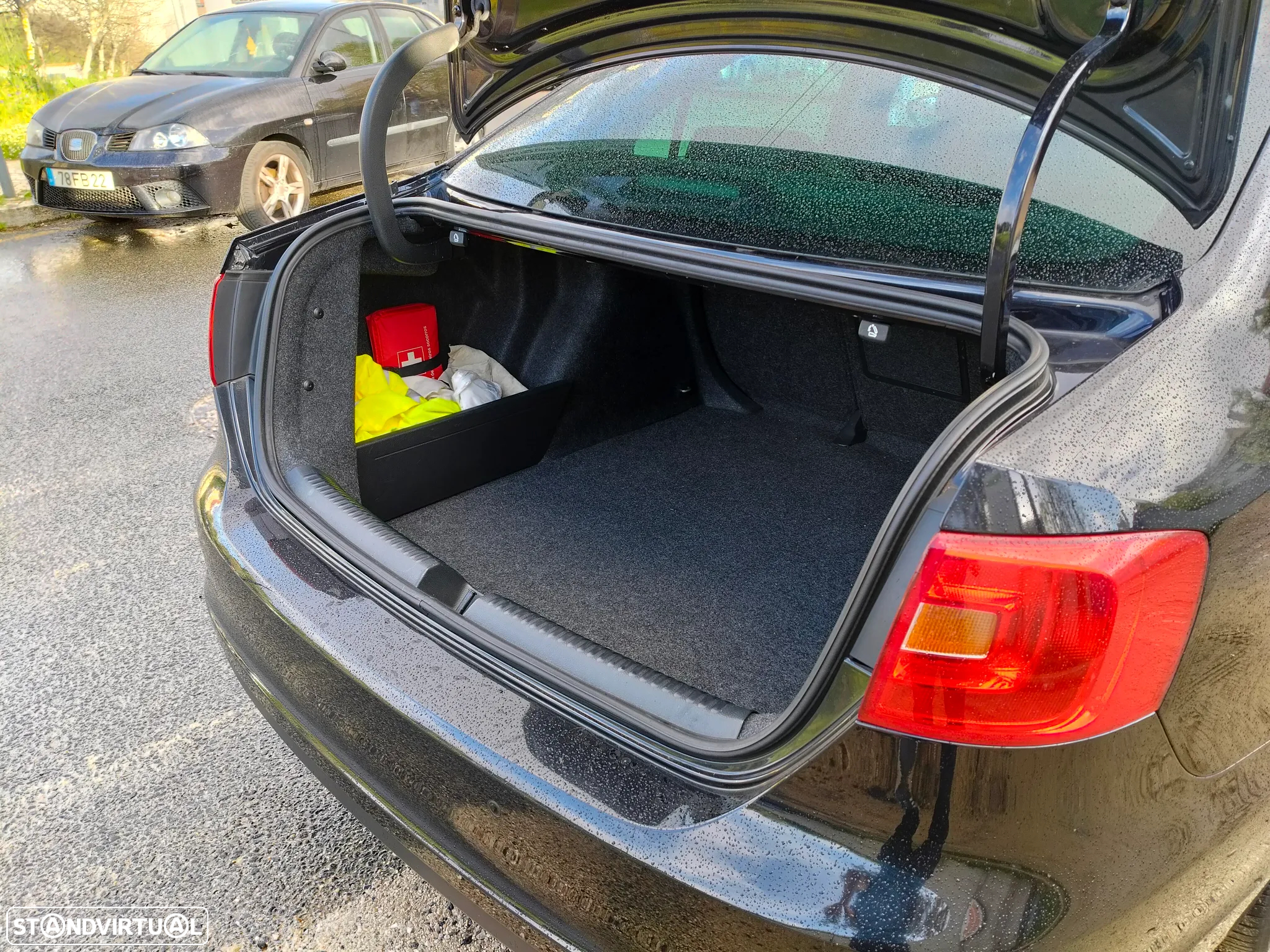 VW Jetta 2.0 TDI Highline - 9