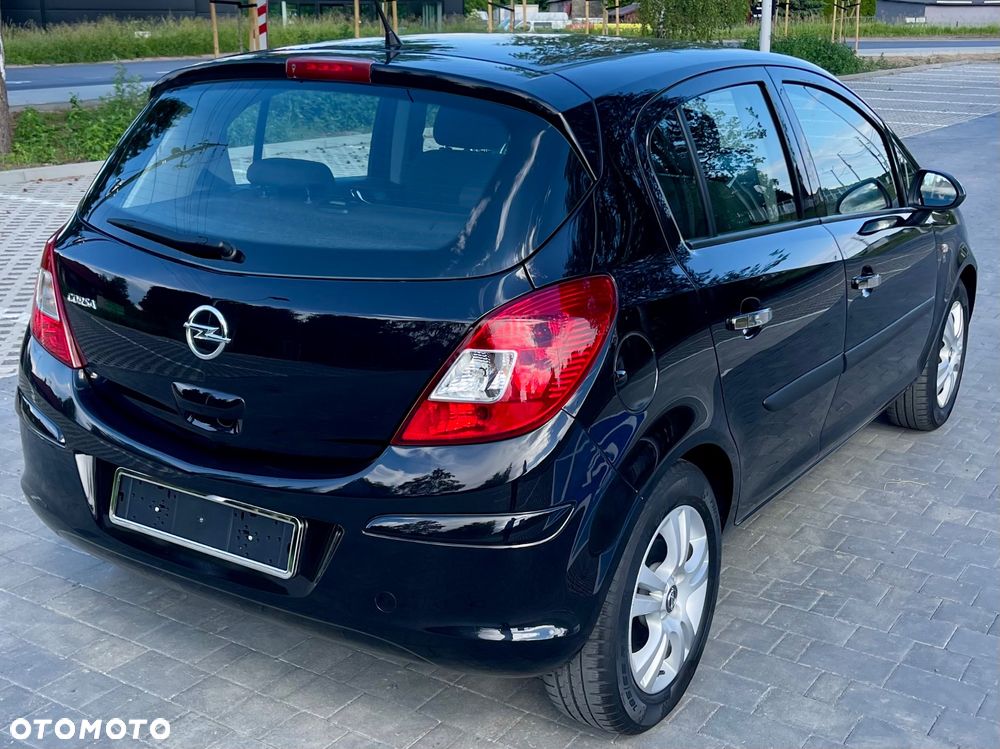 Opel Corsa 1.2 16V Cosmo - 11
