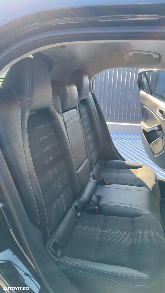 Mercedes-Benz GLA 180 7G-DCT StreetStyle - 12