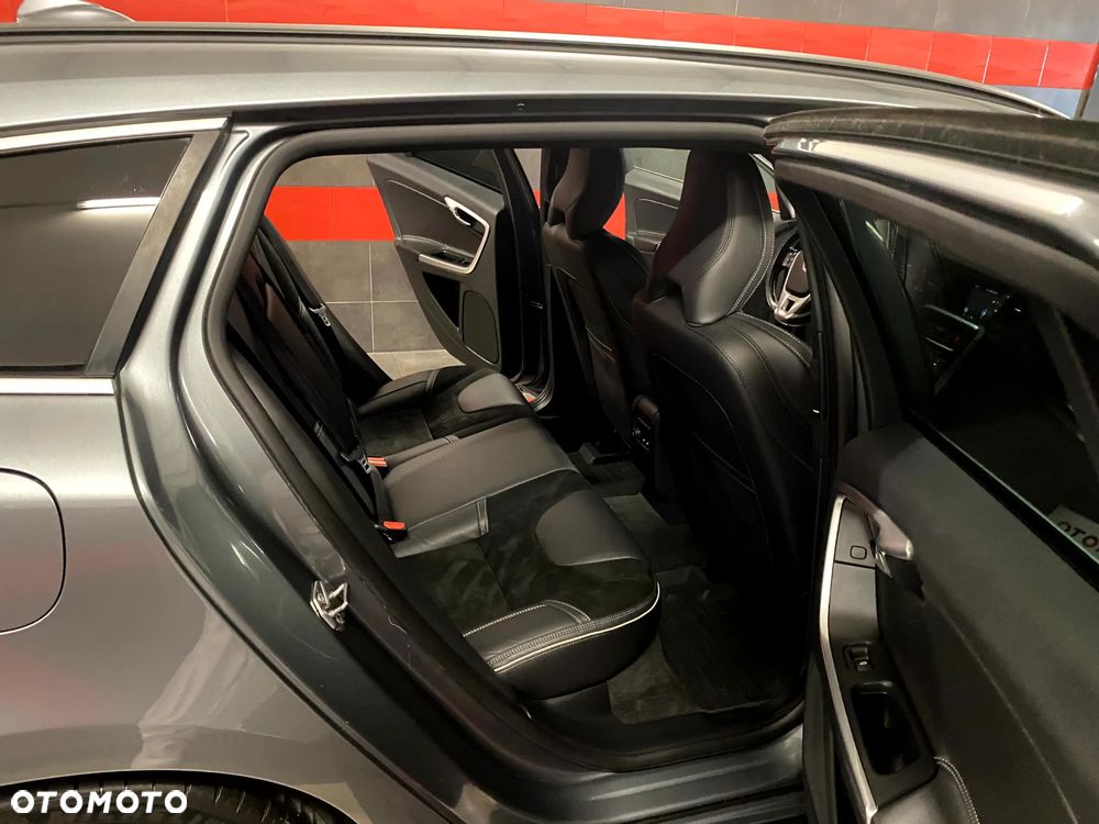 Volvo V60 D4 Drive-E R-Design Momentum - 25