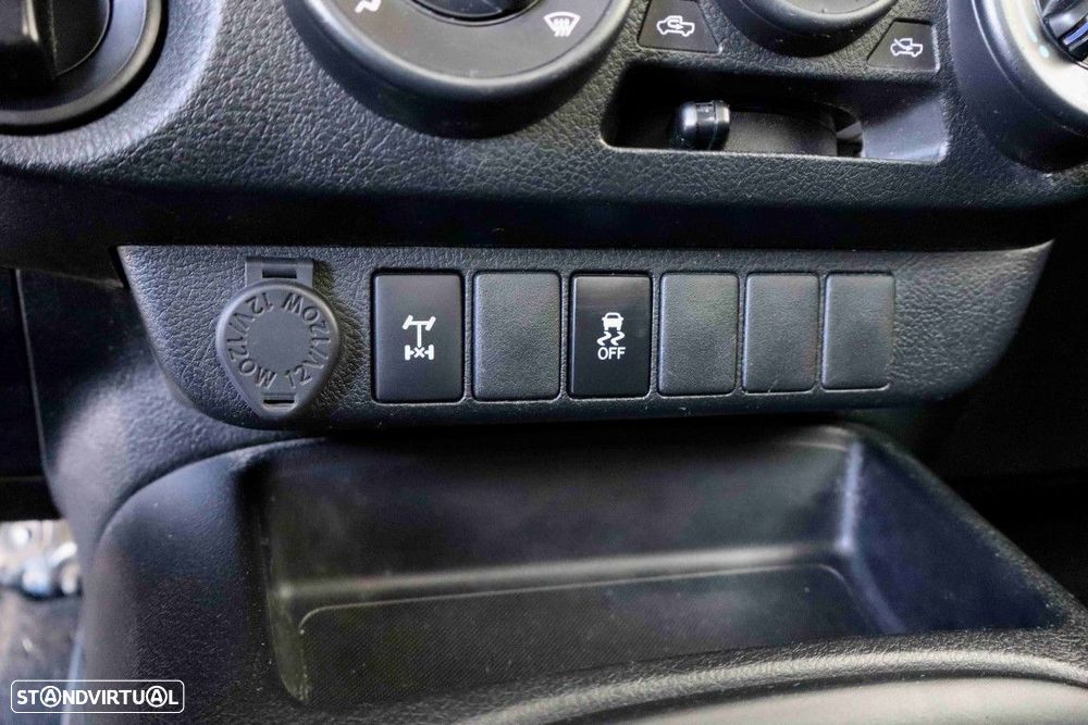 Toyota Hilux 4X4 150 CV 2L - 13