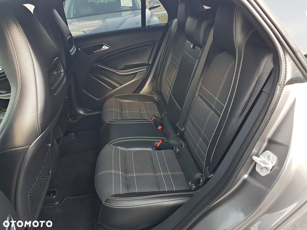 Mercedes-Benz CLA 200 7G-DCT AMG Line - 24