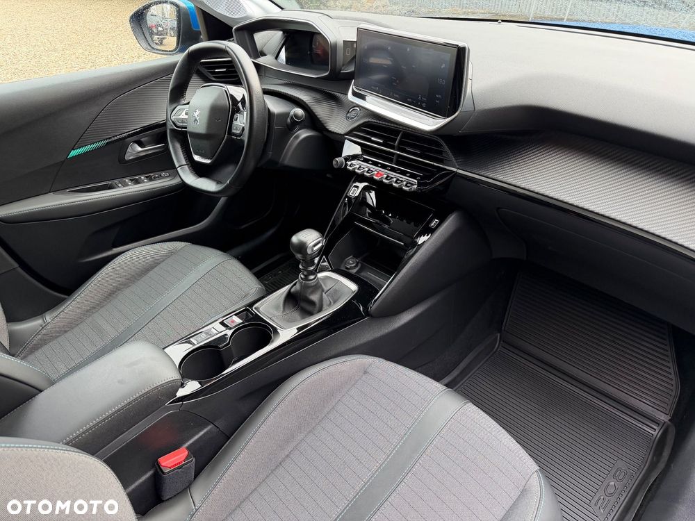 Peugeot 208 - 40