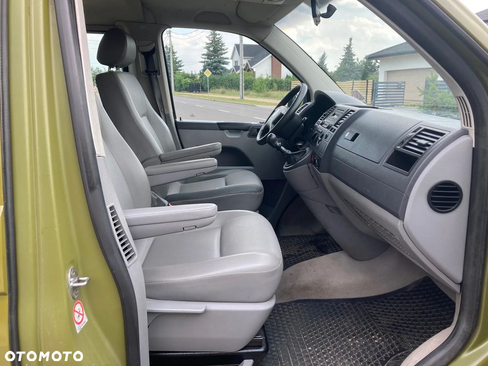 Volkswagen Caravelle - 8