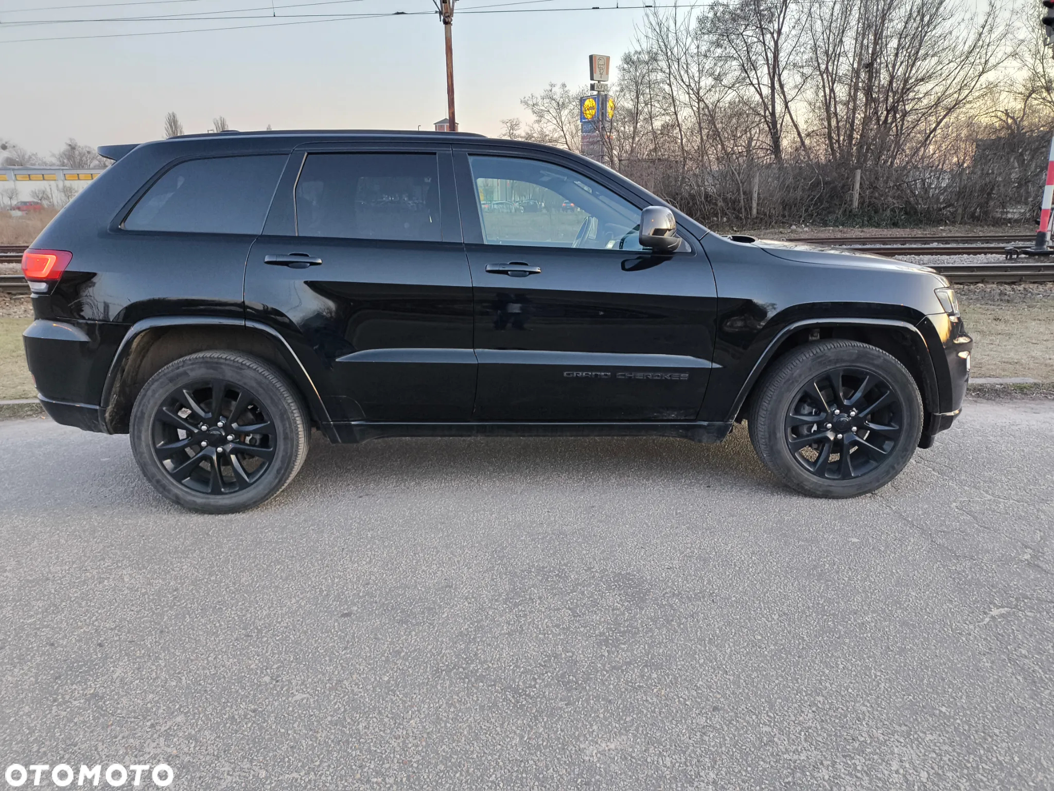Jeep Grand Cherokee - 17