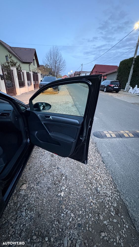 Volkswagen Golf - 23