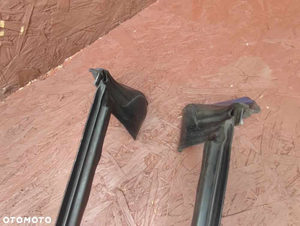 BMW E46 COUPE ORYGINALNA USZCZELKA DRZWI GÓRNA SZYBY WEWNĘTRZNA LEWA / PRAWA W DOBRYM STANIE O NR. 51 32 8 194 731 / 51 32 8 194 732 OEM - 21