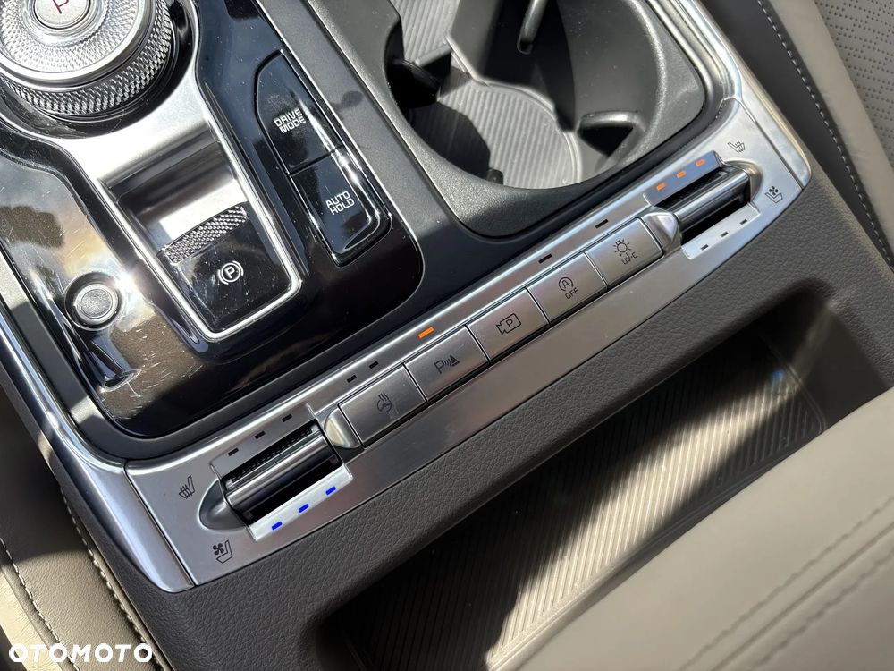Kia Carnival - 25