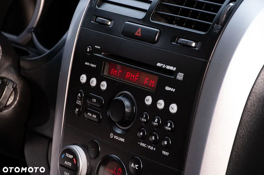 Suzuki Grand Vitara 2.4 Premium - 21