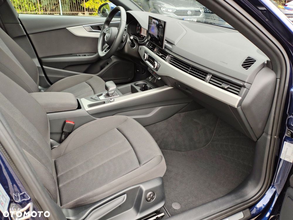 Audi A4 Limousine - 14
