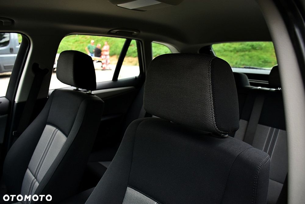 BMW X1 sDrive18d xLine - 35
