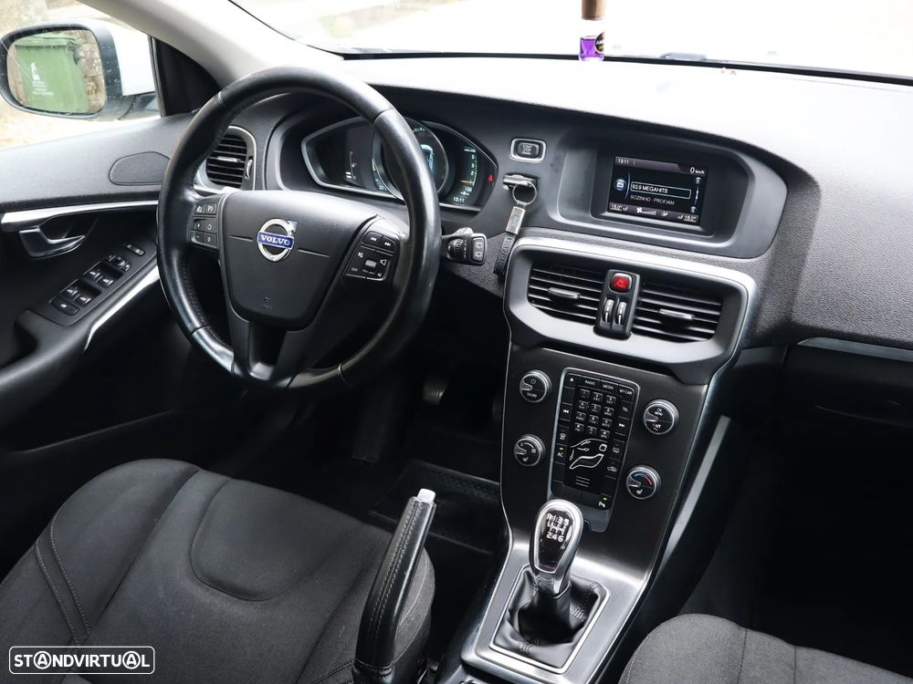 Volvo V40 D2 Kinetic - 28