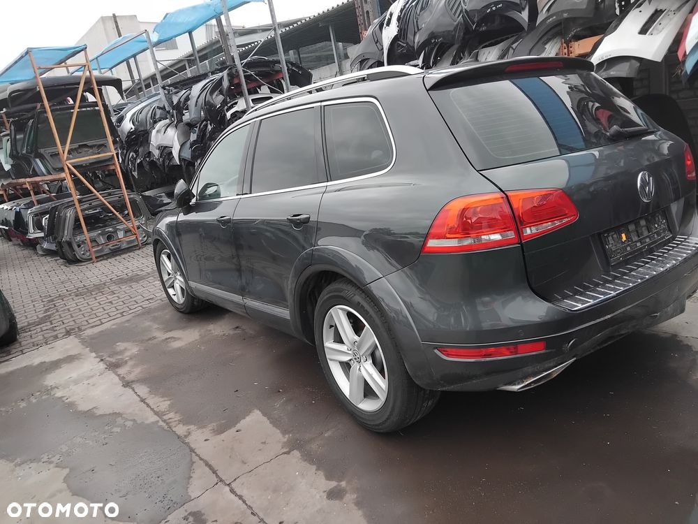 VW Touareg 10- lift 7P5 z silnikiem 3,0 tdi CASA i skrzynią automatyczną MHP lakier kod LG7W - 3