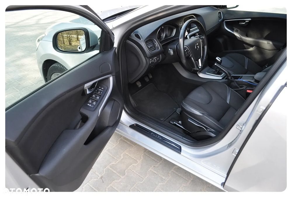 Volvo V40 T2 Drive-E Momentum - 24