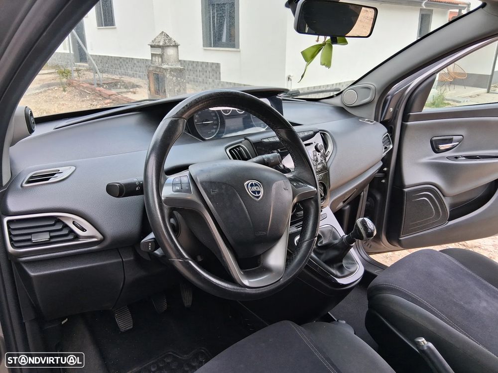Lancia Ypsilon - 7
