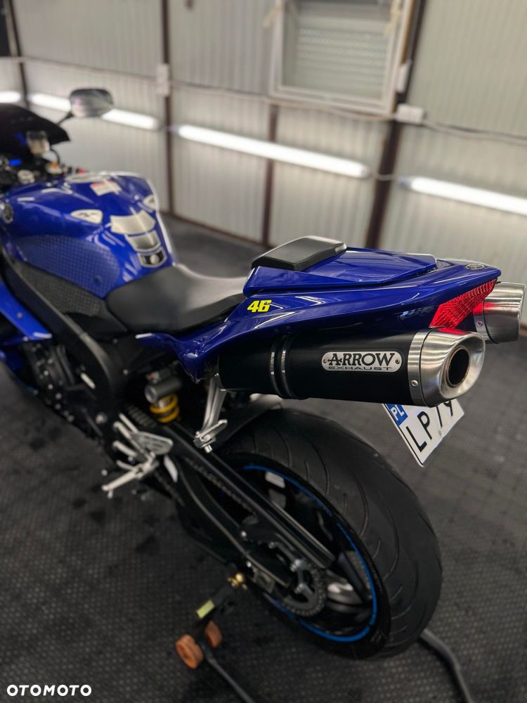 Yamaha R1 - 8