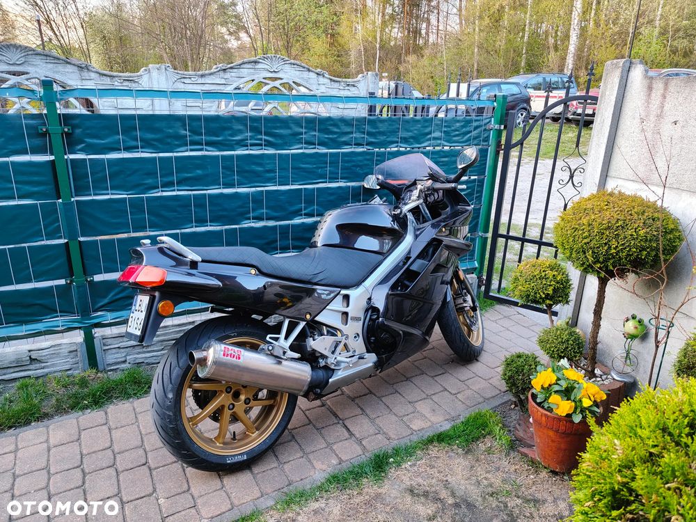 Honda VFR - 4