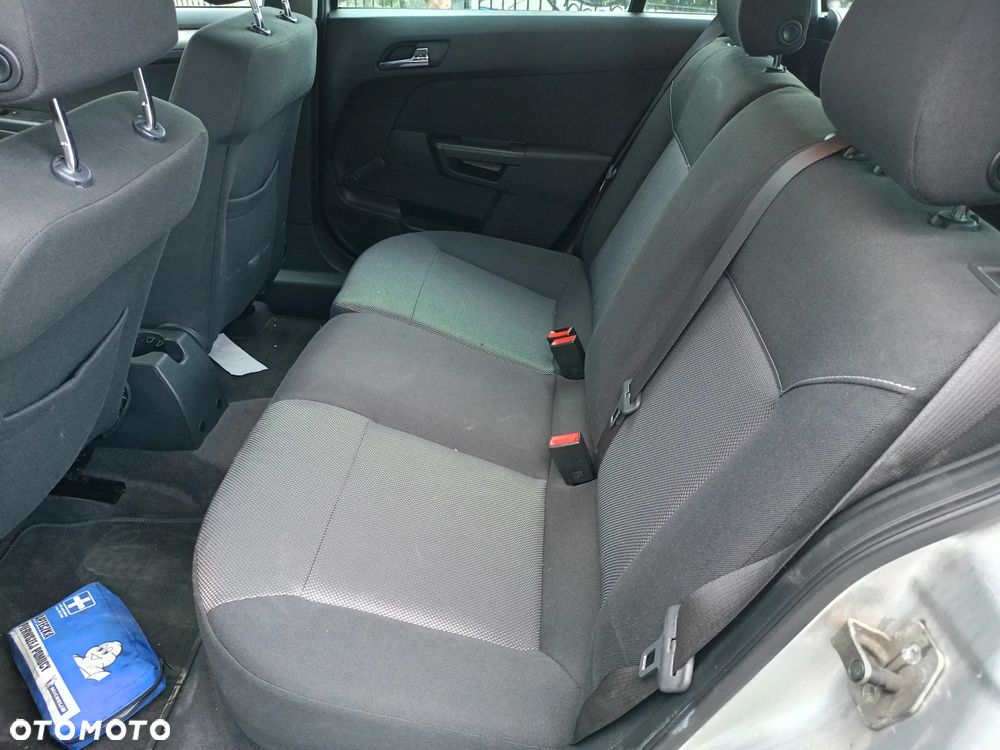 Opel Astra 1.6 150 Jahre - 8