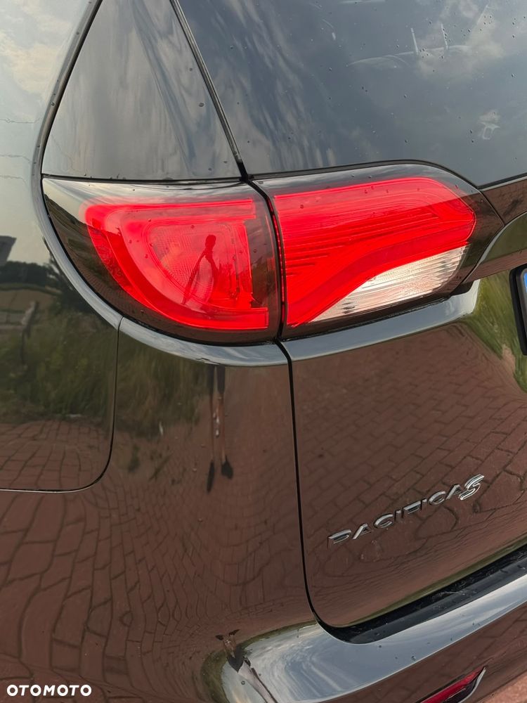Chrysler Pacifica - 5