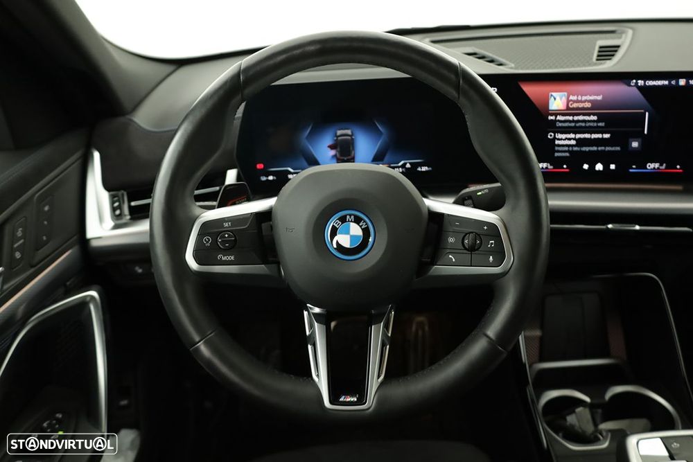 BMW iX2 eDrive20 Pack Desportivo M - 17