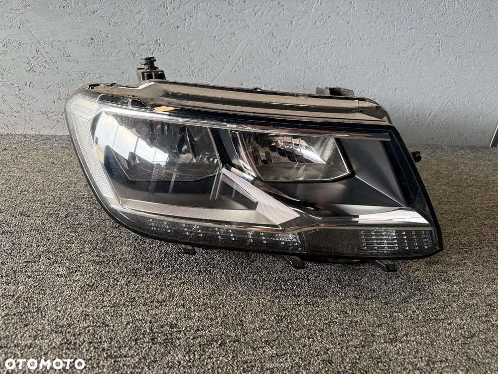 Lampa przednia prawa VW Tiguan II 2019-