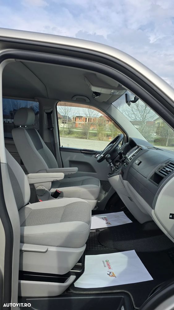Volkswagen Caravelle - 8