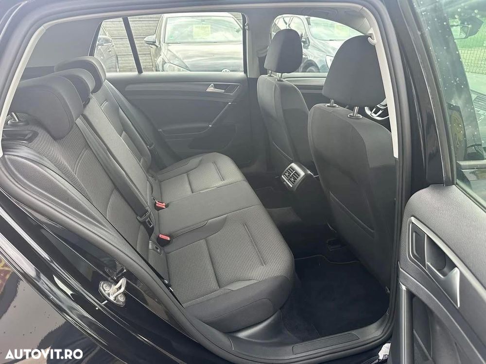 Volkswagen Golf - 11