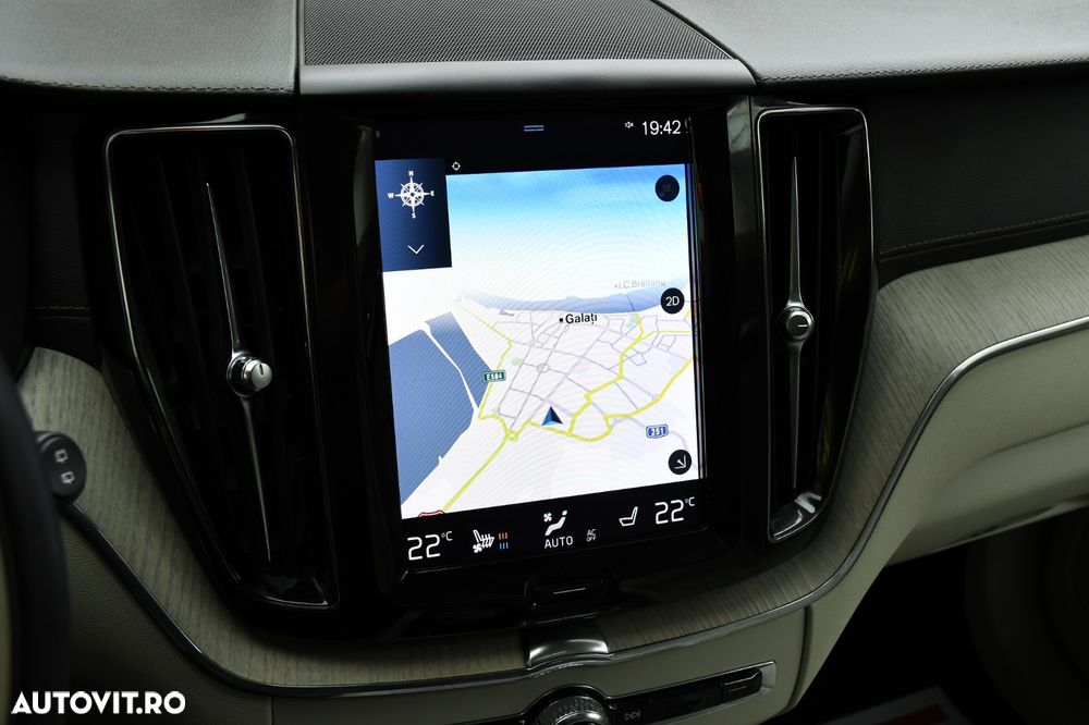 Volvo XC 60 D5 AWD Momentum - 8