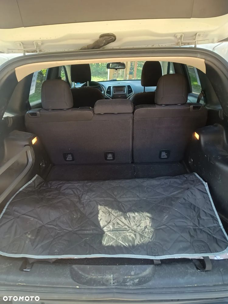 Jeep Cherokee - 8