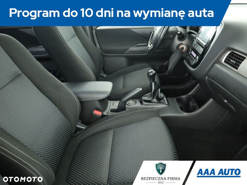 Mitsubishi Outlander - 8