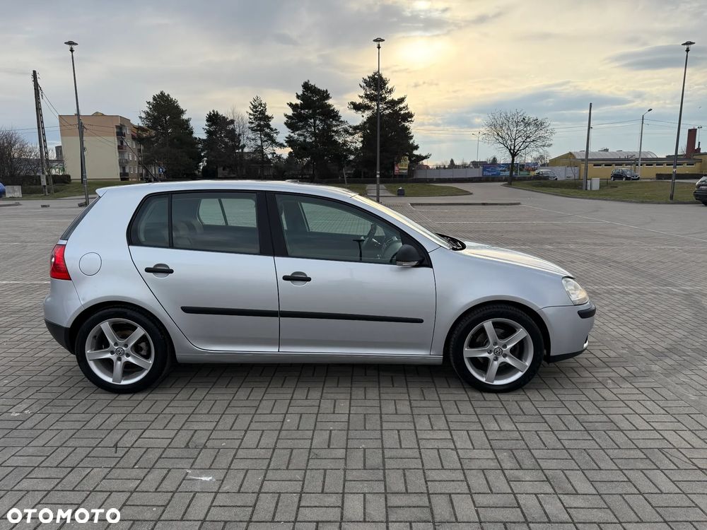 Volkswagen Golf 1.9 TDI DPF Edition BlueMotion - 4