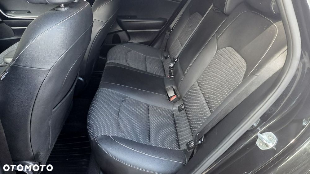 Kia Ceed 1.6 CRDi mHEV Business Line DCT - 17