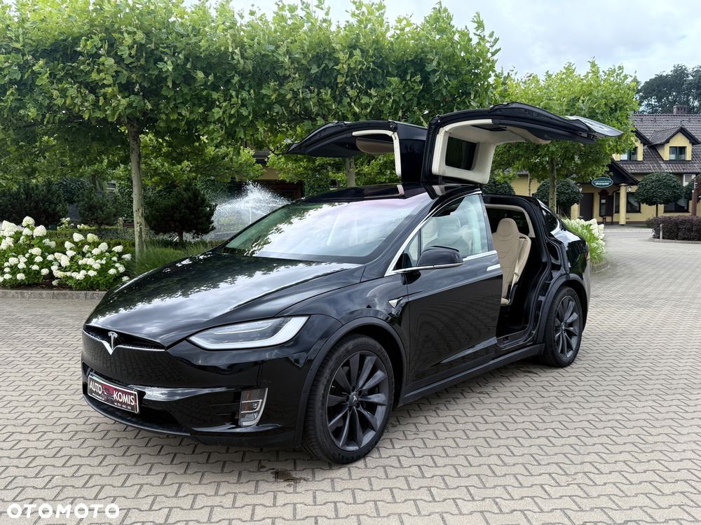 Tesla Model X - 1