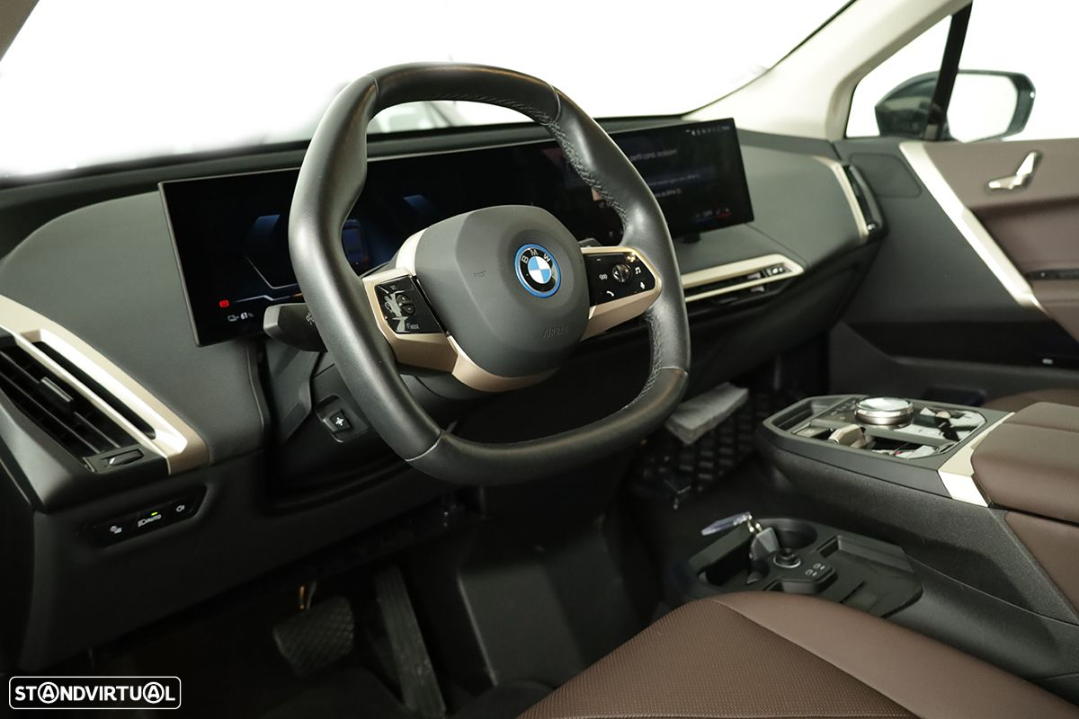BMW iX xDrive 40 - 11