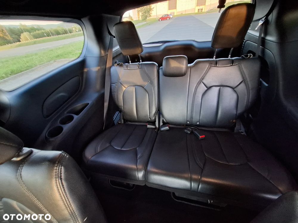 Chrysler Pacifica - 15
