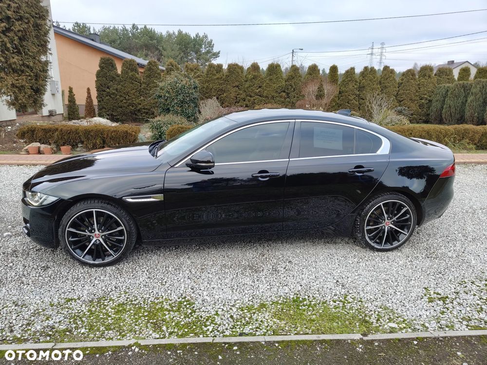 Jaguar XE 2.0 D AWD Portfolio - 8