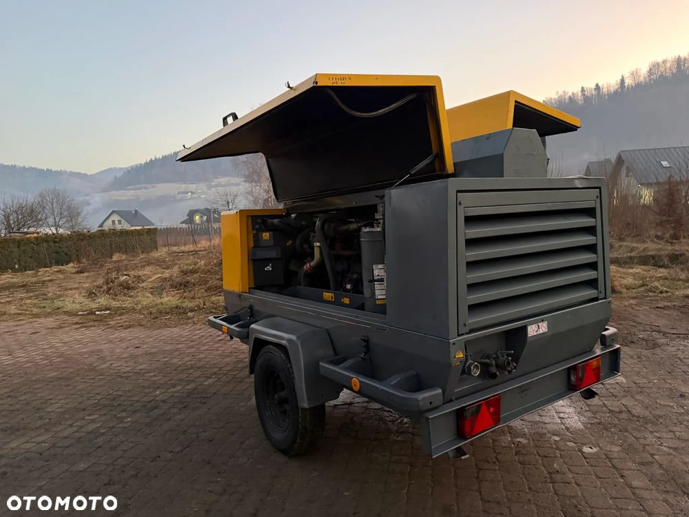 Atlas Copco XAHS 186 Kompresor Śrubowy sprężarka 11 m3. Regulacja ciśnienia bar 10. Chłodnica Cyklonowa Osuszacz! Silnik DEUTZ 150 KM. Potężna moc. 2014 rok 2173 mtg. Sprowadzony z Norwegii! Dokumenty do Rejestracji jako pojazd. Maszyna jak Nowa z Salonu!! - 1
