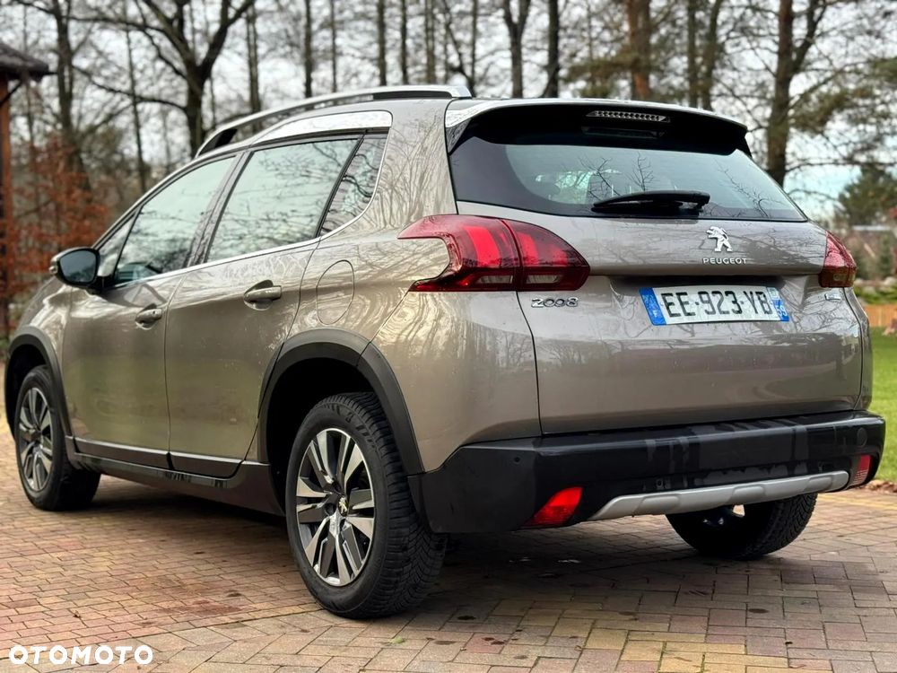 Peugeot 2008 1.2 Pure Tech Style S&S - 23