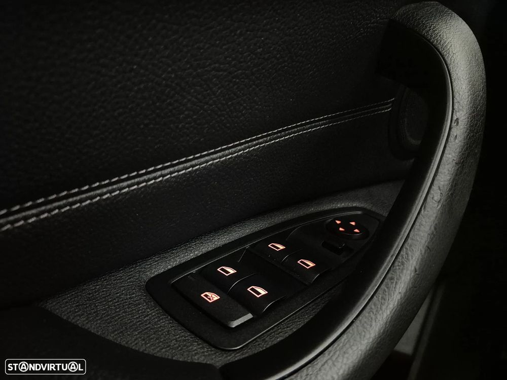 BMW X1 16 d sDrive Line xLine - 29