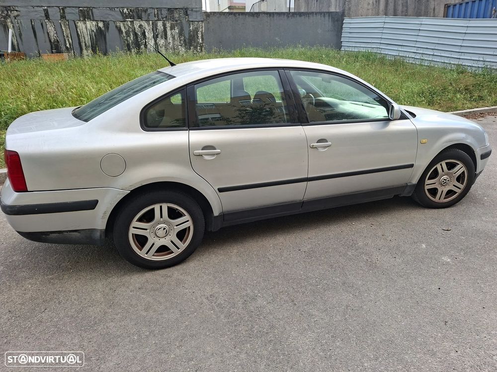 VW Passat 1.9 TDi Confortline - 3