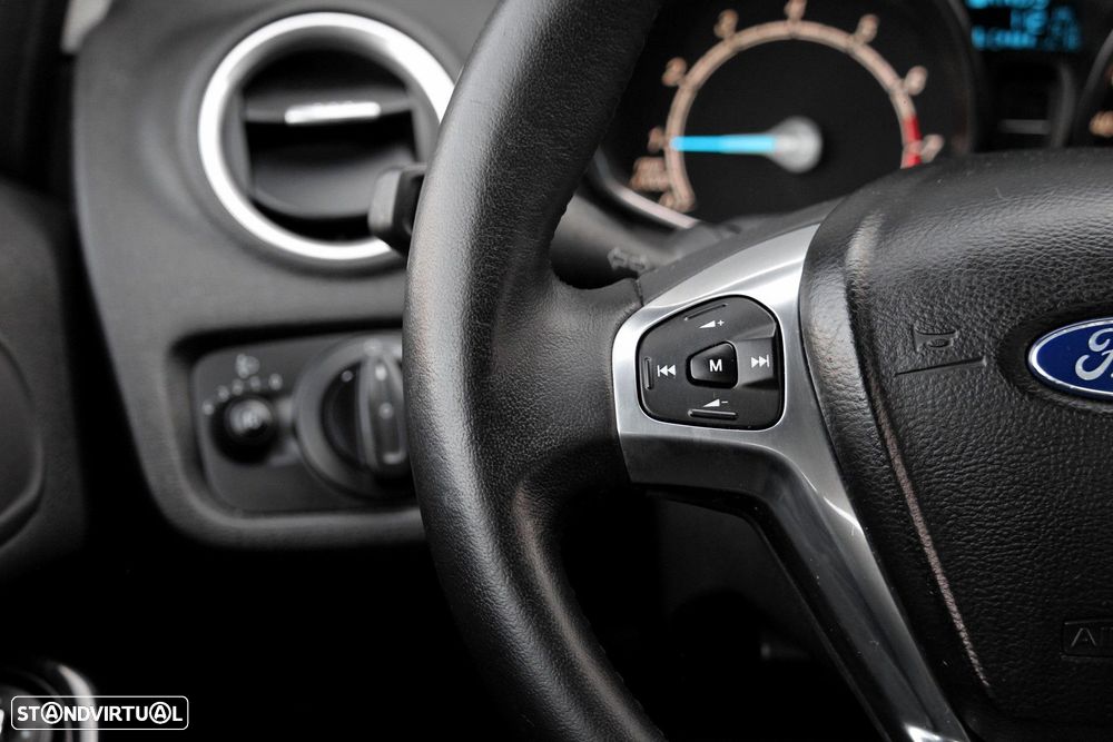 Ford Fiesta 1.0 T EcoBoost Titanium PowerShift - 23